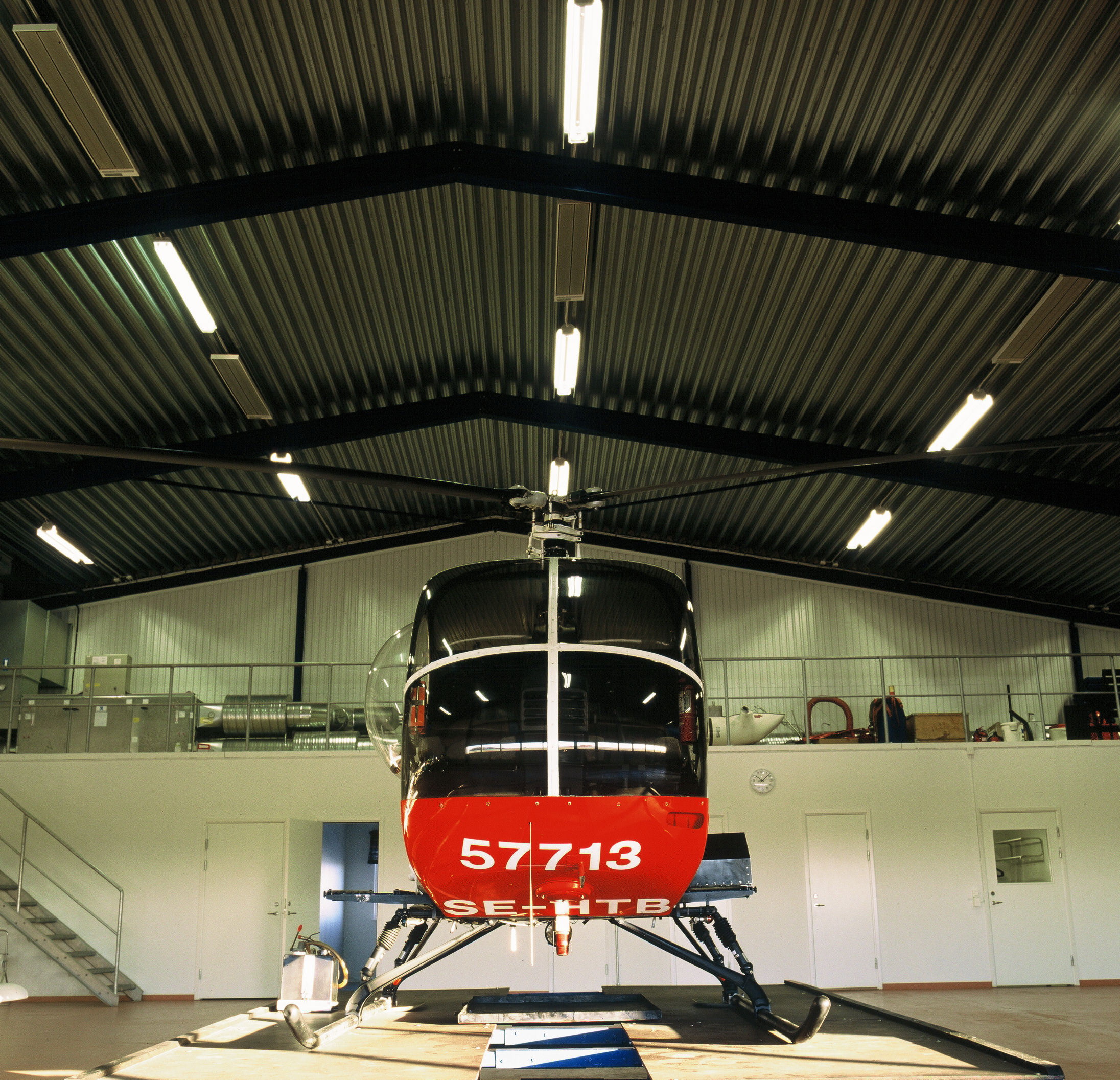 EE – Hangar Helicopter 3 (1)